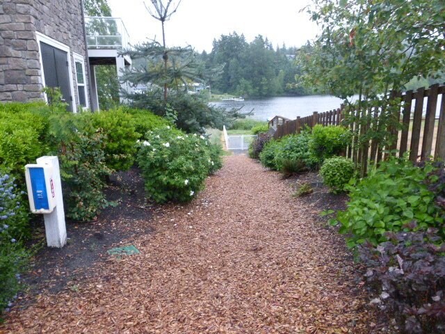 Building Photo - 2bed/2bath Lake Boren Townhome with greenbelt and lake views! Prime Newcastle Location.