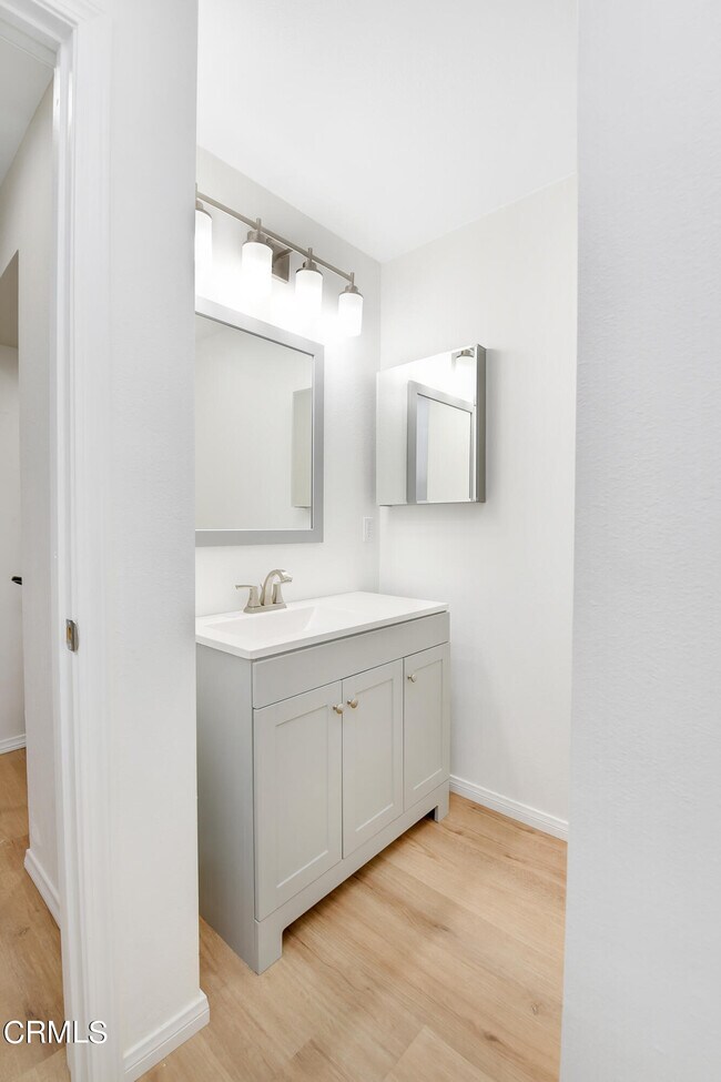 Building Photo - 296 Foothill Dr