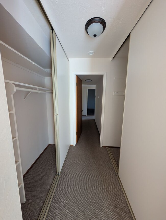 Building Photo - M608