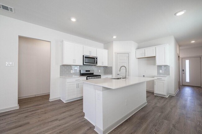 Building Photo - 225 New Hampton Wy