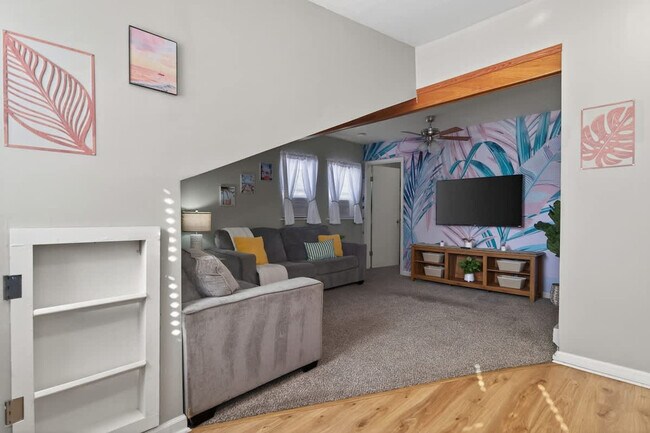 Primary Photo - 1427 W Ocean View Ave