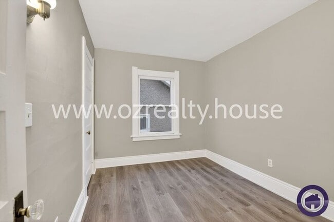 Building Photo - 450 Second St