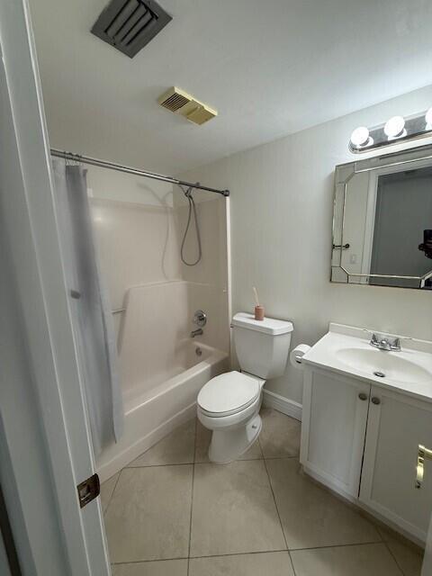 Building Photo - 21911 Lake Forest Cir