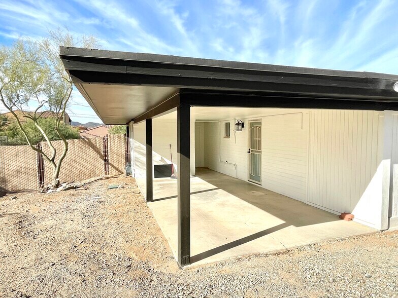 Building Photo - 37830 N Linda Dr