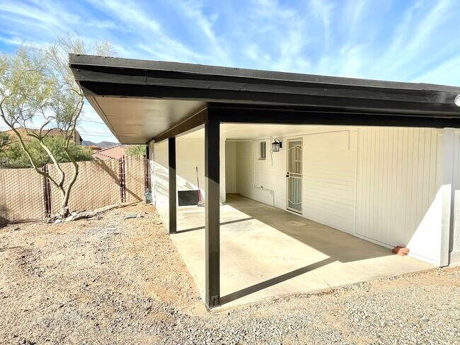 Building Photo - 37830 N Linda Dr