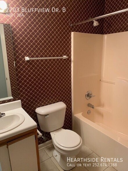 Building Photo - 2703 Bluff View Dr