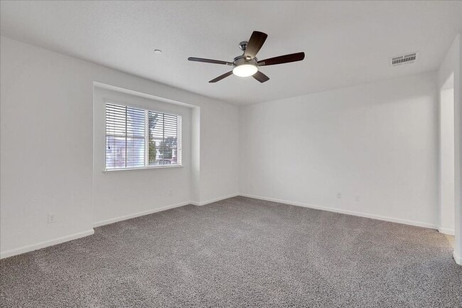 Building Photo - 566 Del Mar Cir