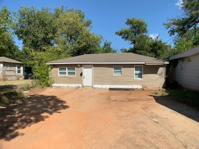 Primary Photo - Three Bedroom Northwest OKC Near Downtown