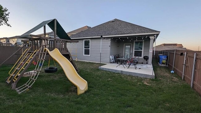 Building Photo - 612 Ayinger Ln