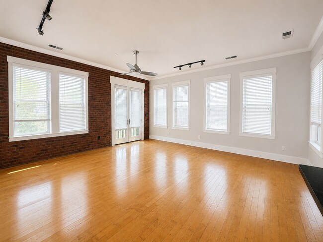 Building Photo - 709 N 4th St