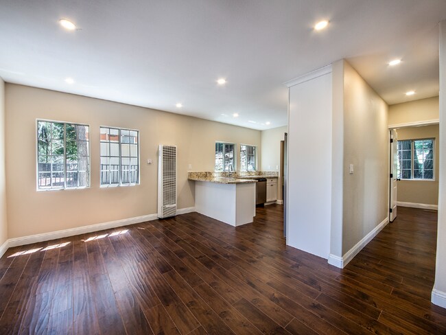 Building Photo - 23853 Wildwood Ln