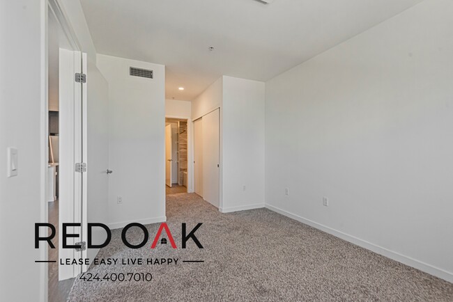 Building Photo - Gorgeous One Bedroom with Stainless Steel ...