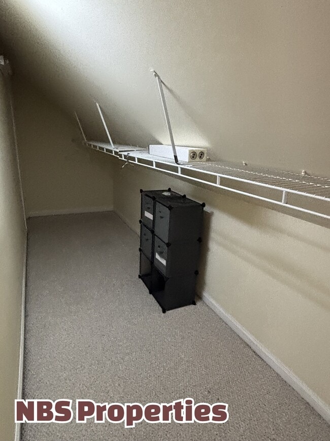 Building Photo - 7404 Foxglove Ln