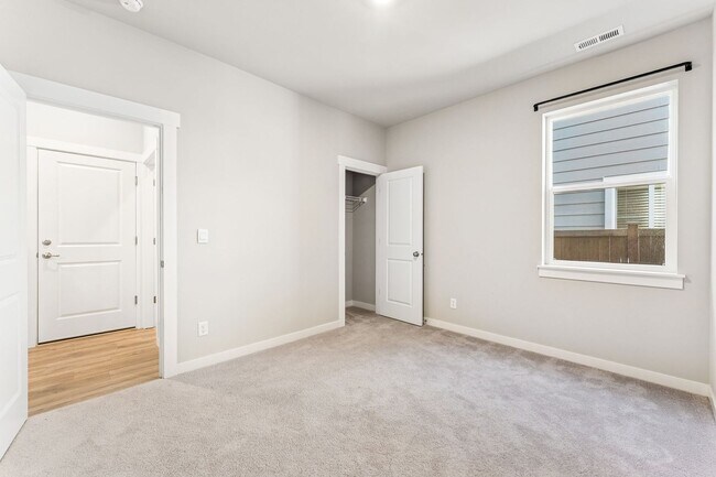 Building Photo - Modern 5-Bedroom, 3 bath home in Port Orchards Stetson Heights Neighborhood