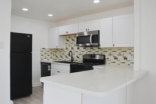Building Photo - 213 Glenside Ave