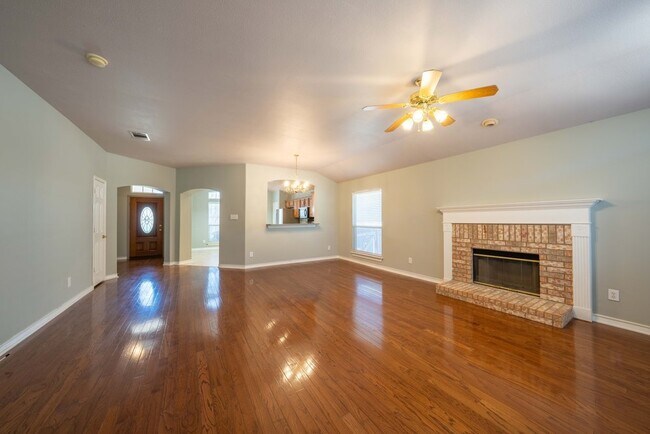 Building Photo - 1435 Bluff Forest