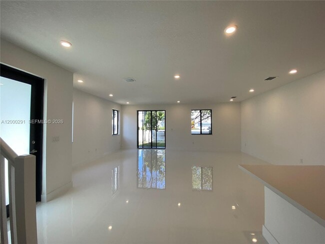 Building Photo - 2434 SW 145th Pl