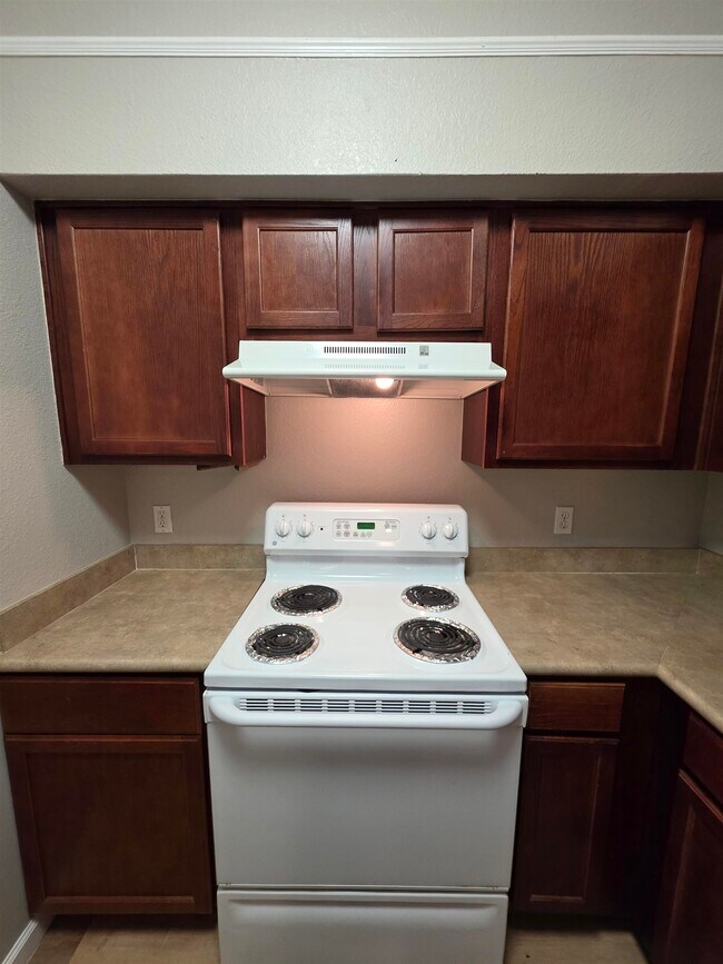 Building Photo - 2801 Chancellorsville Dr