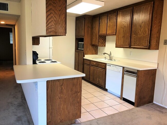 Building Photo - 5005 Collwood Way