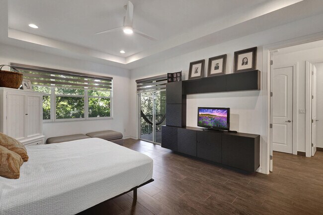 Building Photo - 100 NW 69th Cir