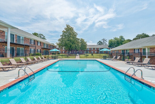 Building Photo - University Oaks