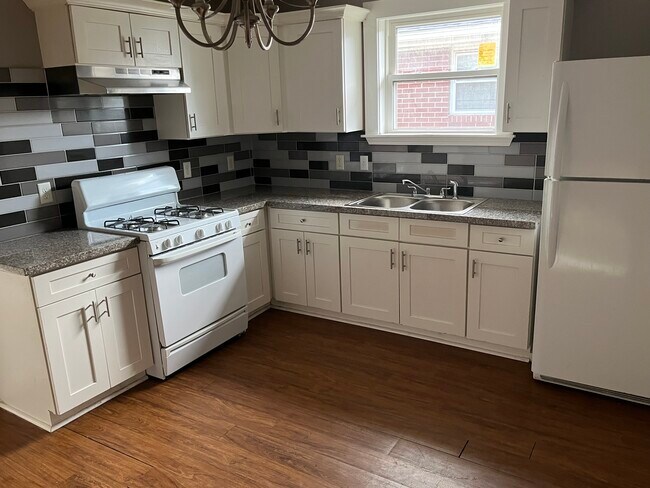 Building Photo - 2332 N Claiborne Ave