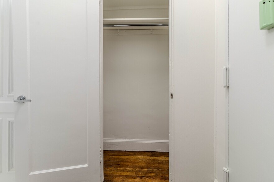 Building Photo - 318 E 53rd St