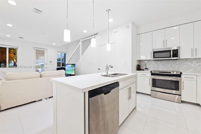 Building Photo - 2641 NE 212th Terrace