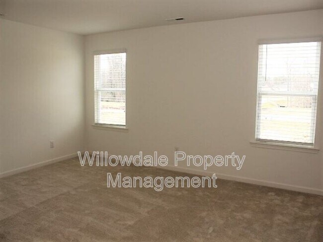 Building Photo - 125 Willow Grove Ln