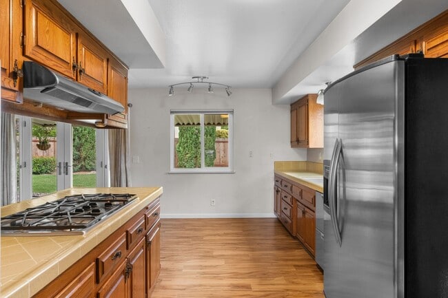 Building Photo - Beautifully Maintained Rental Home with an...