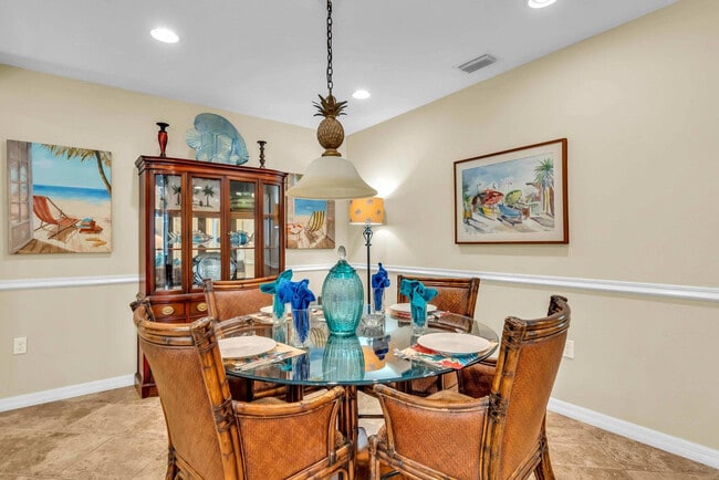 Building Photo - 2852 Gulf Gate Dr