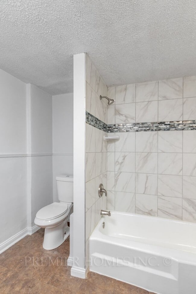 Building Photo - Pristine 3BR Home with 2-Car Garage & Designer Finishes