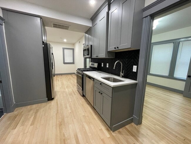 Building Photo - 41 Long Ave