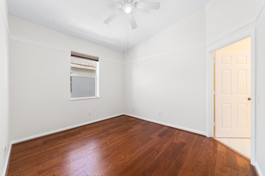 Building Photo - 3057 Laurel Ridge Cir