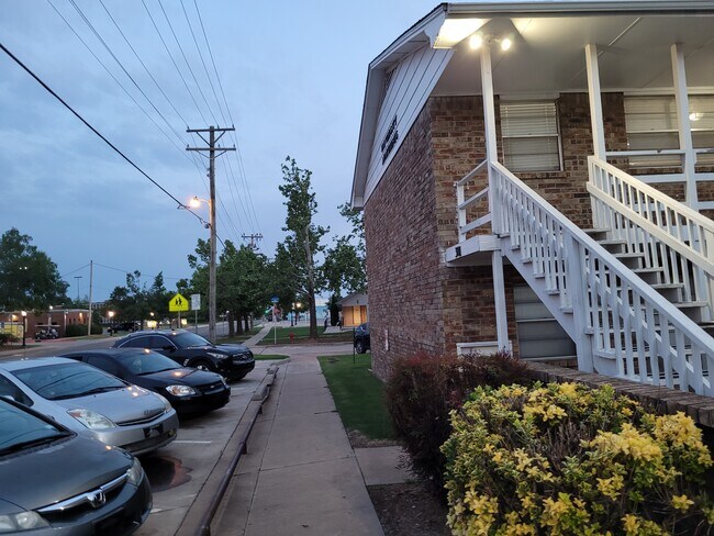 Building Photo - 301 N University Dr