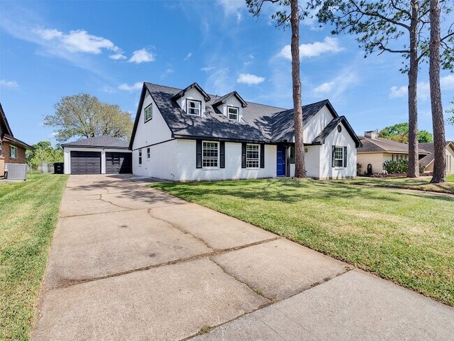 Building Photo - 16007 Diana Ln