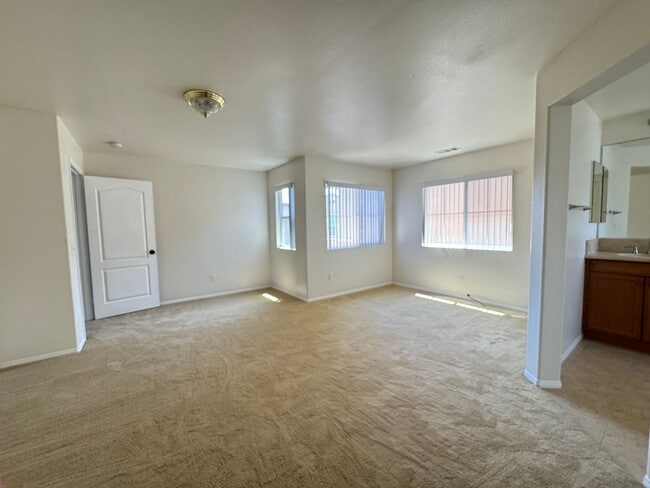 Building Photo - Welcome To Your New Home In Inglewood (Gat...