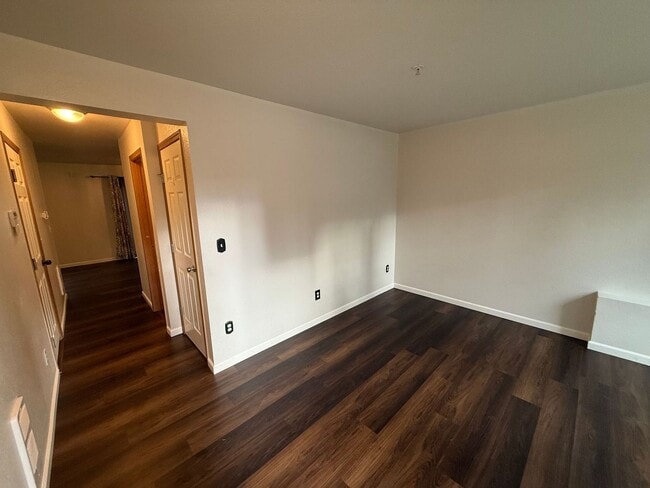 Building Photo - 4 bedroom townhome in Alicia Meadows with $500.00 off February rent if moved in by January end!