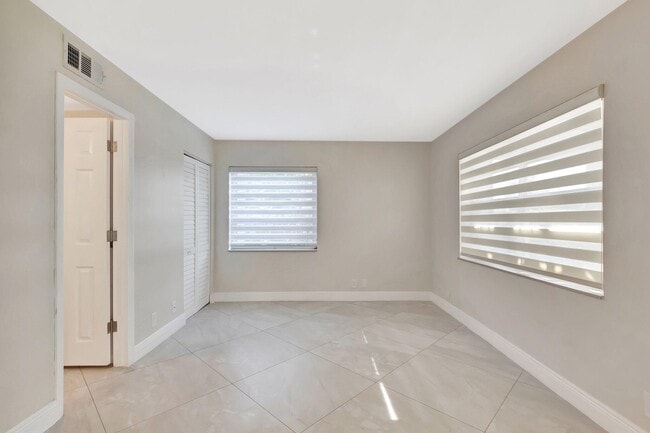 Building Photo - 1131 Violet Terrace