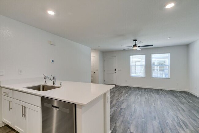 Building Photo - Beautiful New 3 Bed / 2.5 Bath Townhome 89178