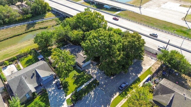 Building Photo - 4123 Cedar Gardens Dr