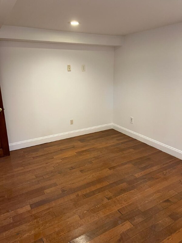 Building Photo - 991 Troy Ave