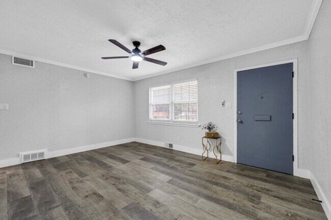 Building Photo - 1305 NW Smith Ave