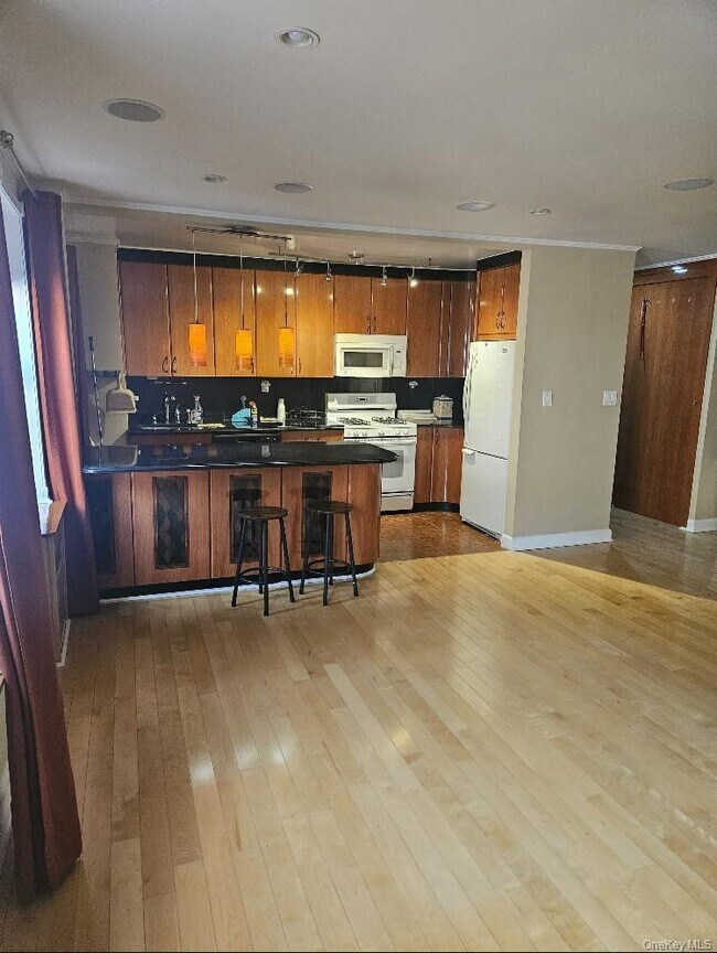 Building Photo - 105-30-105-66 66th Ave