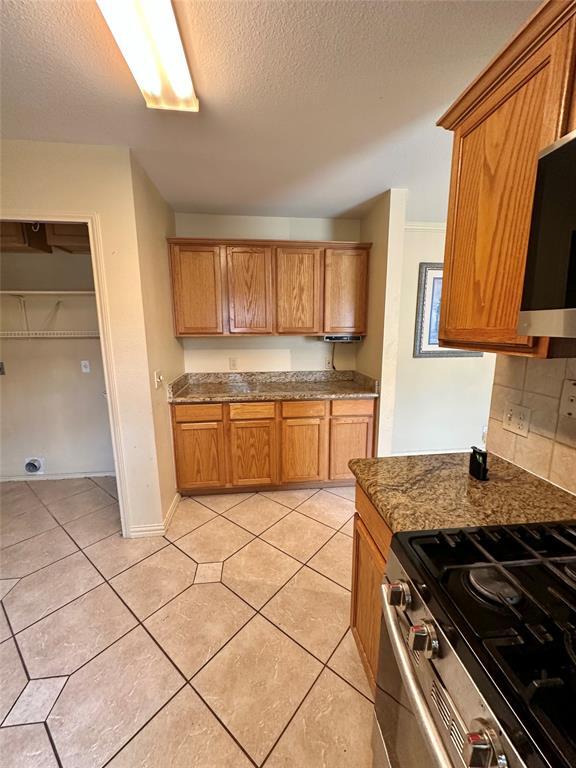 Building Photo - 6913 Sabrina Dr