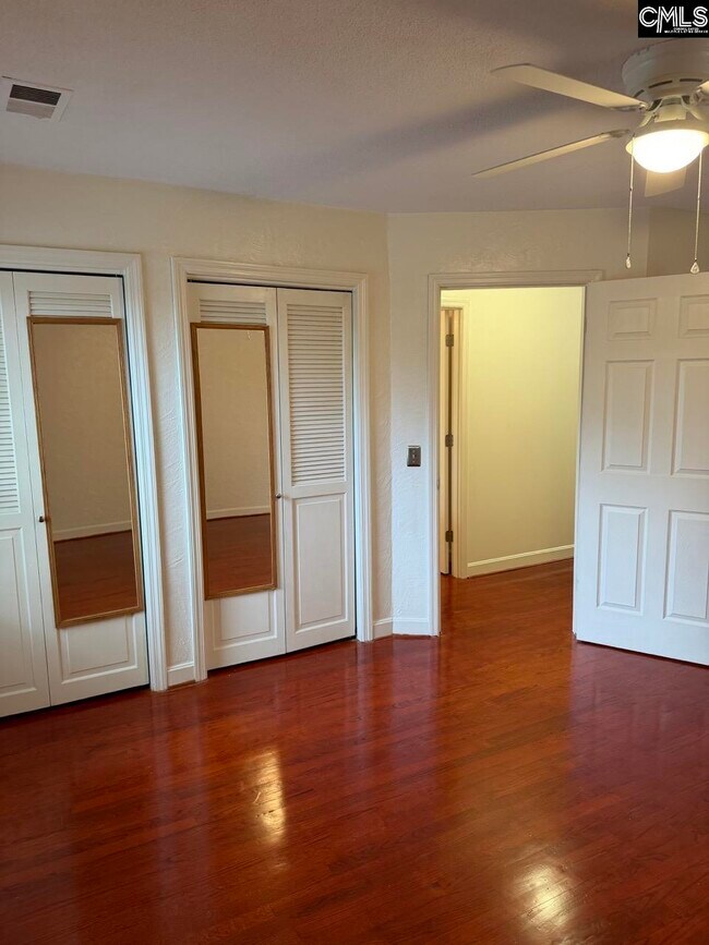 Building Photo - 511 Shady Ln