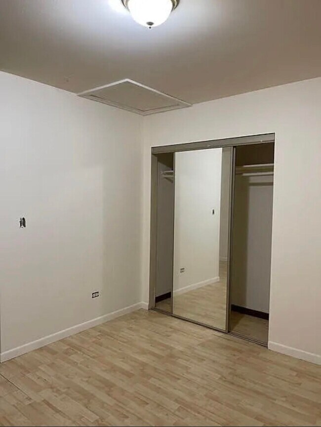 Building Photo - 219 N Grace Ave