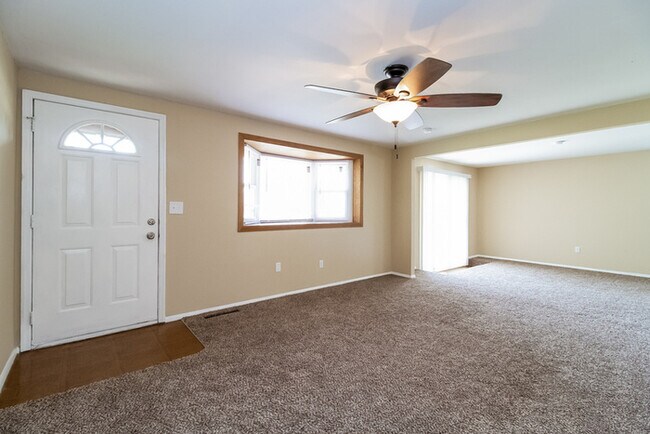 Building Photo - Stunning Brick Ranch Style Home