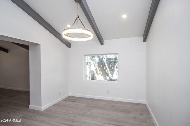 Building Photo - 1052 E Sandpiper Dr