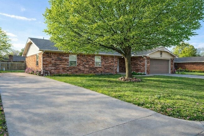 Building Photo - 3908 Hickory Stick Dr